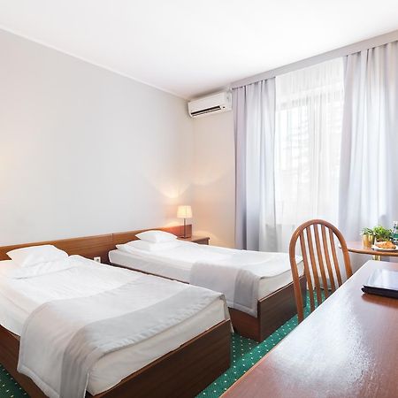 Hotel T&T Poznań Buitenkant foto