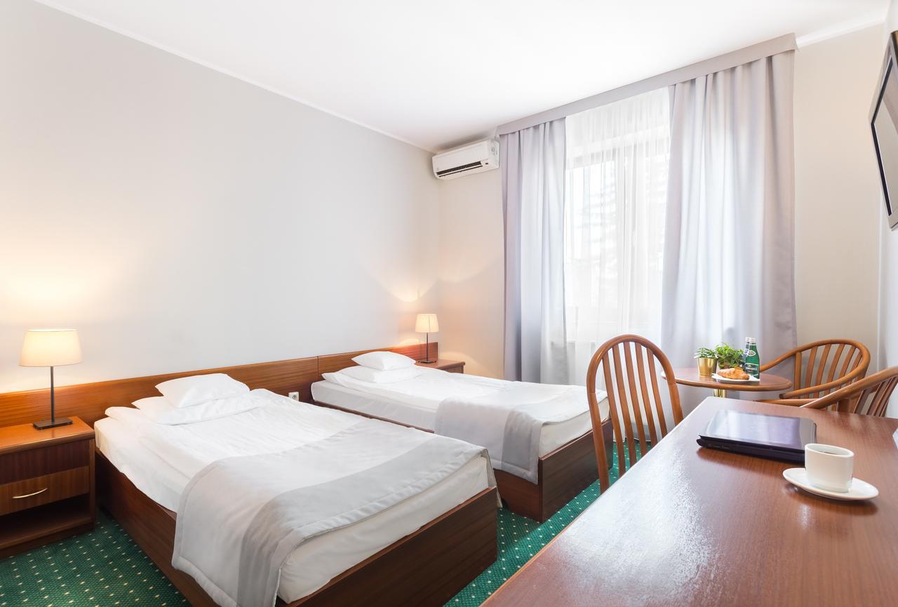 Hotel T&T Poznań Buitenkant foto