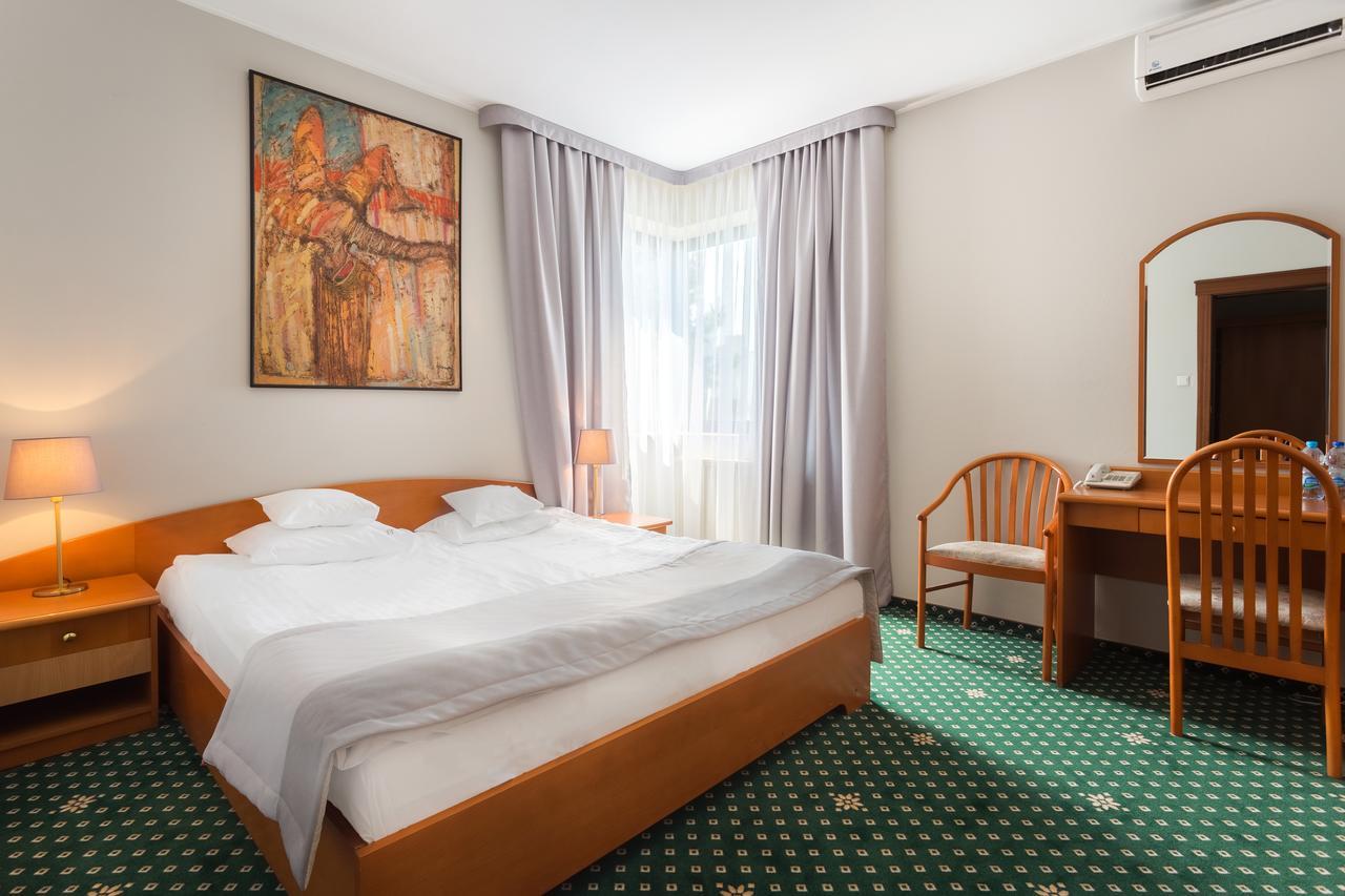 Hotel T&T Poznań Buitenkant foto