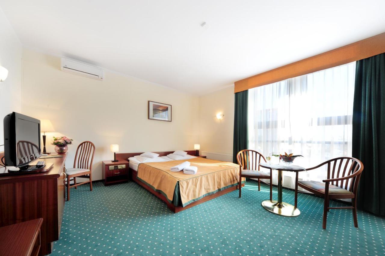 Hotel T&T Poznań Buitenkant foto